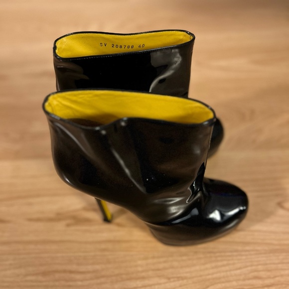 Yves Saint Laurent Tribute II, Patent Leather Ankle Boots, 4 inch stiletto heel - Picture 2 of 16